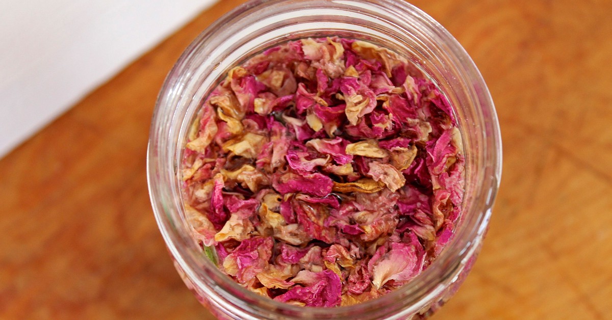 Bote con damiana. Thedabblist (Foter)