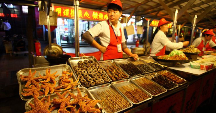 mercado de Donghuamen en Pekín (Istock)