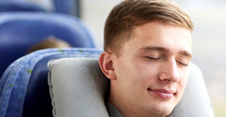 Dormir en el bus (iStock)