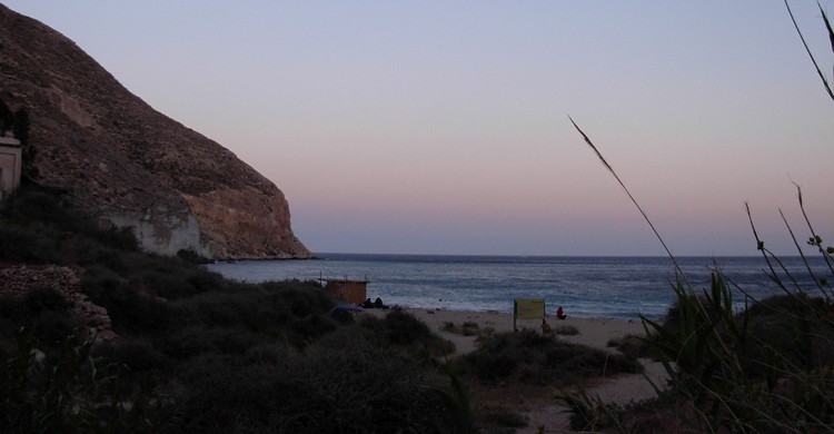 Atardecer en la cala de San Pedro. Clara1398 (Foter)