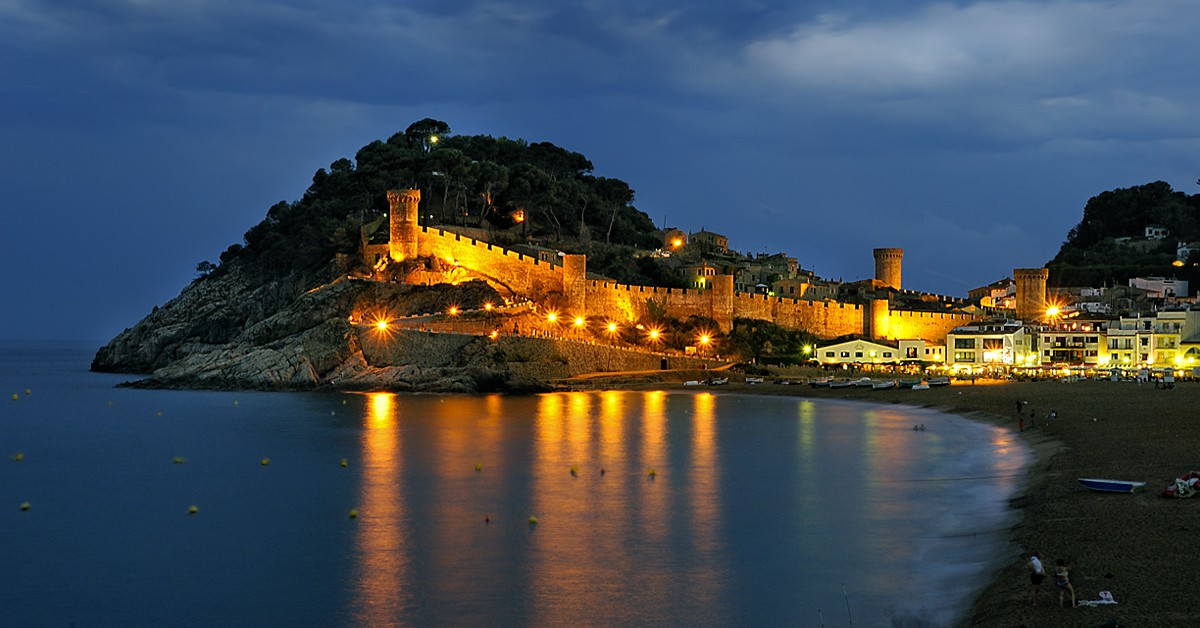 Fortaleza nocturna. Kurrus (Foter)