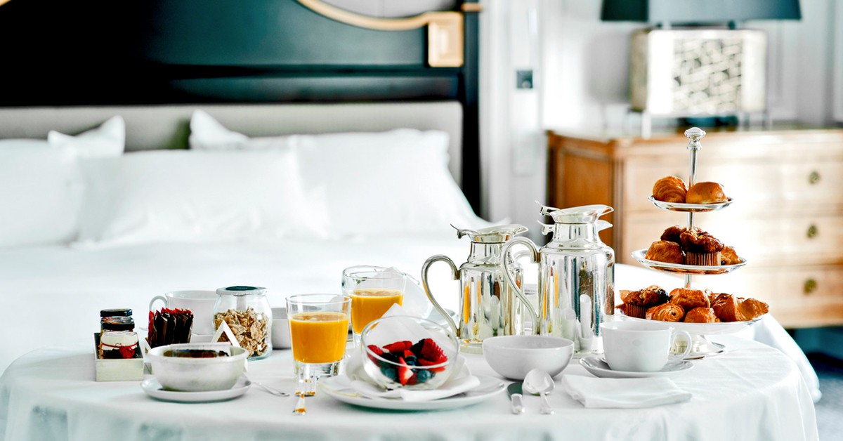 Desayuno en la habitación. Hotel Villa Magna