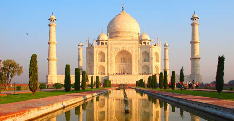 Amanecer en el Taj Mahal (iStock)