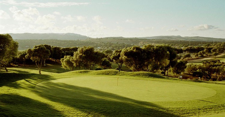 Montenmedio es un referente para la práctica del golf y la hípica. Foto de cadizturismo.com
