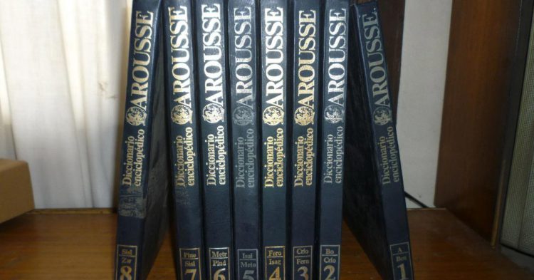 La clásica enciclopedia (Fuente: Twitter)