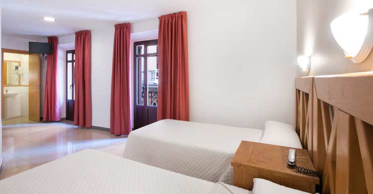 Hostal Atenas, en Granada (hostalatenas.com)