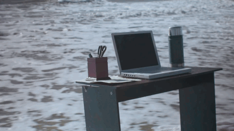 Llevarte la casa a la playa (Fuente: Giphy)