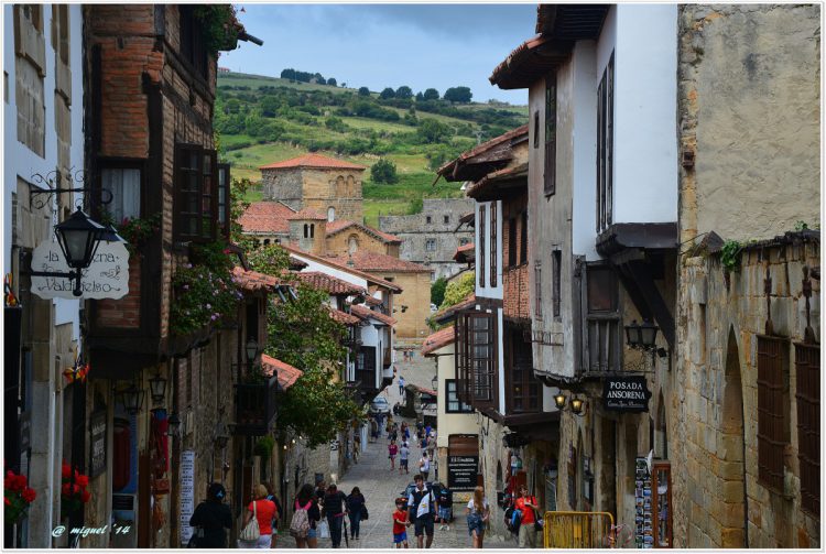 Santillana del Mar brilla en el norte de España (Flickr)