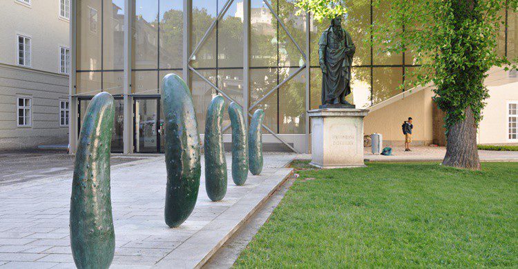 Pepinos de Erwin Wurm. Andreas Praefcke (Wikipedia Creative Commons)