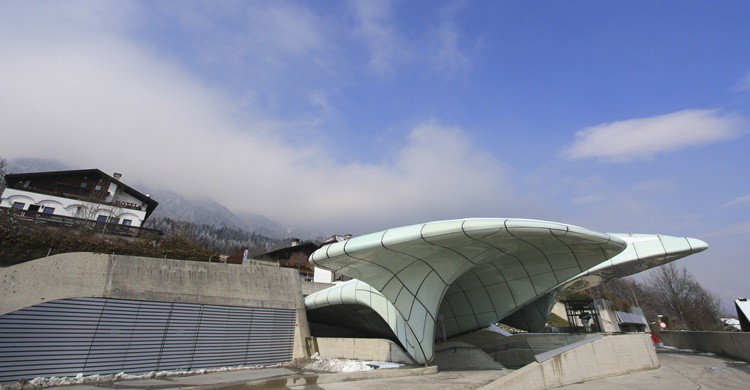Estación vanguardista de funicular en Innsbruck. Sasimoto (iStock)