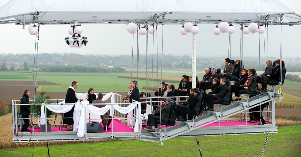 Vista de una ceremonia de vértigo. Marriage in the sky