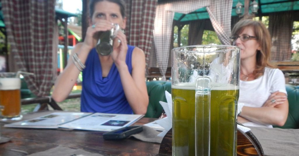 Cerveza verde (iandanielbrown-Foter)