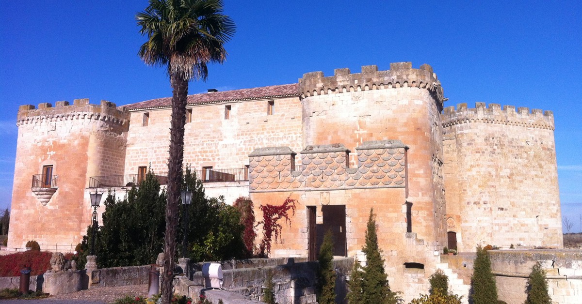 Acceso al castillo. Posada Real Castillo del Buen Amor (Facebook)