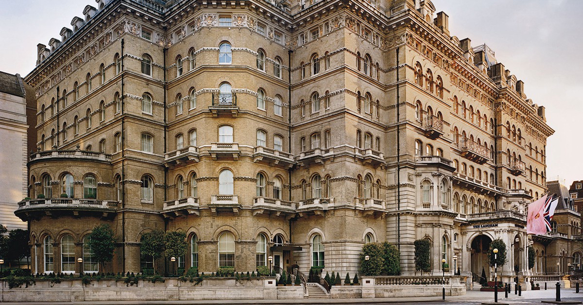 Vista diurna de la fachada. Langham Hotels