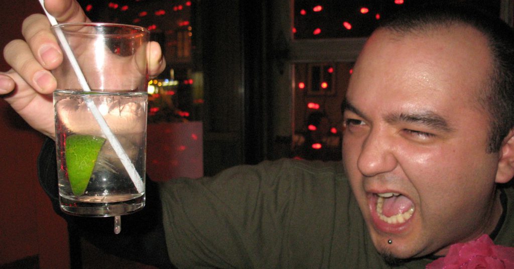Gintónic en un bar de Montreal (sfllaw-Foter)