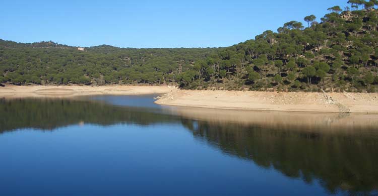 Pantano de San Juan (wikimedia.org)