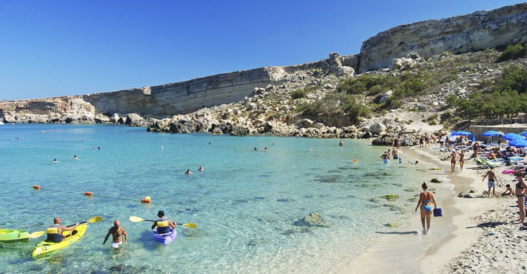 Paradise Bay. AlizadaStudios (iStock)