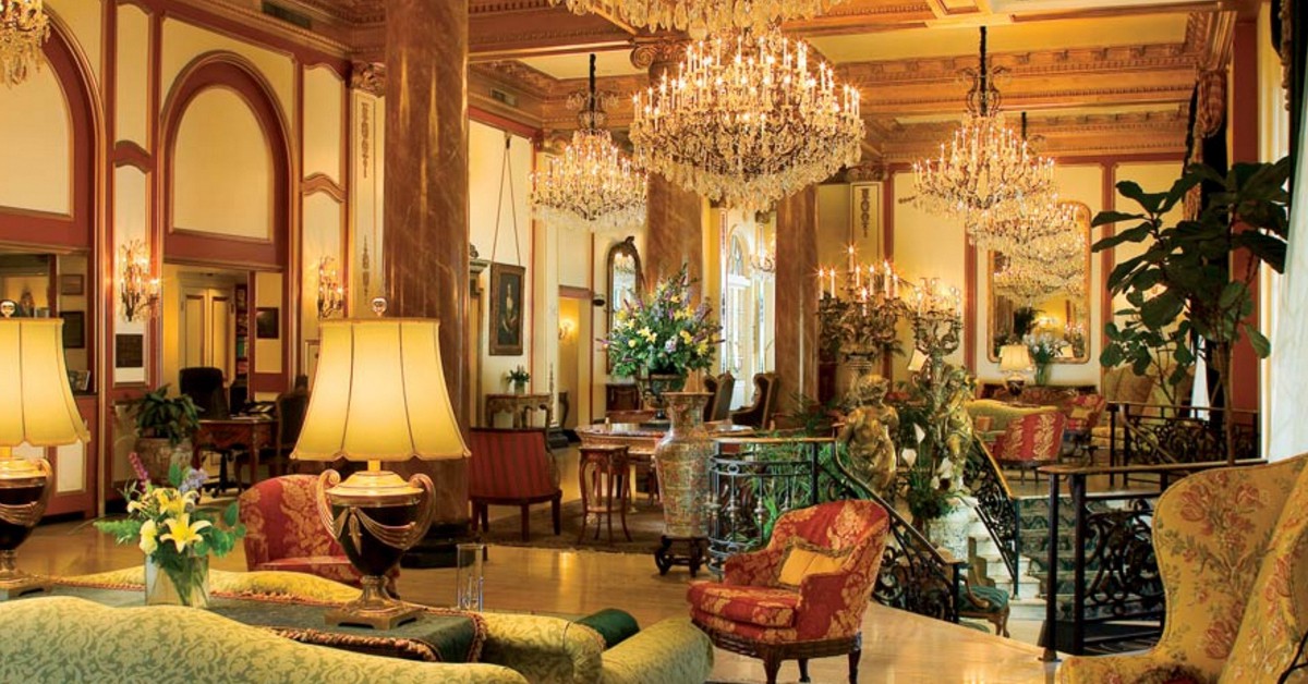 Uno de los lujosos salones. Le Pavillon New Orleans