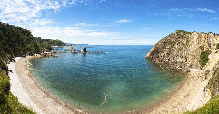 Panorama de la Playa del Silencio. Javitouh (iStock)