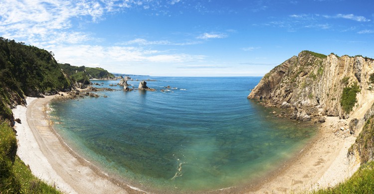 Panorama de la Playa del Silencio. Javitouh (iStock)