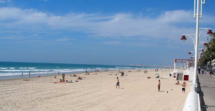 Playa de La Victoria (cadiz-turismo.es)
