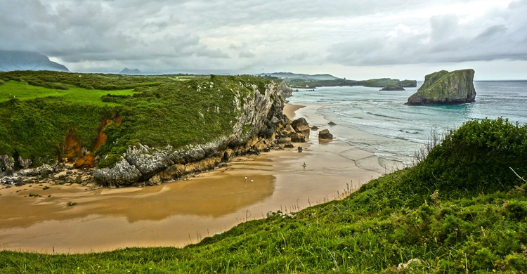 Playa y castro de San Martín-Poo. Iñaki Queralt (Foter)