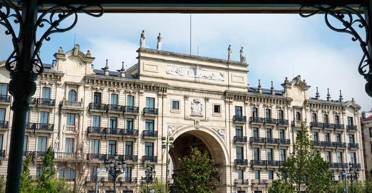 Edificio del Banco de Santander (iStock)
