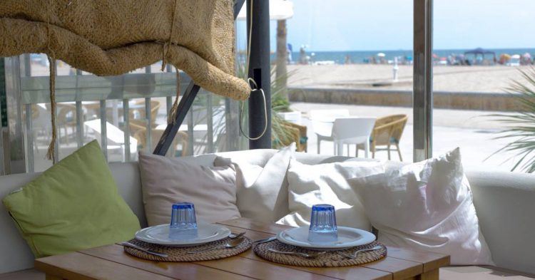 Terraza de Brassa de Mar en Valencia (Fuente: Brassadamar.com)