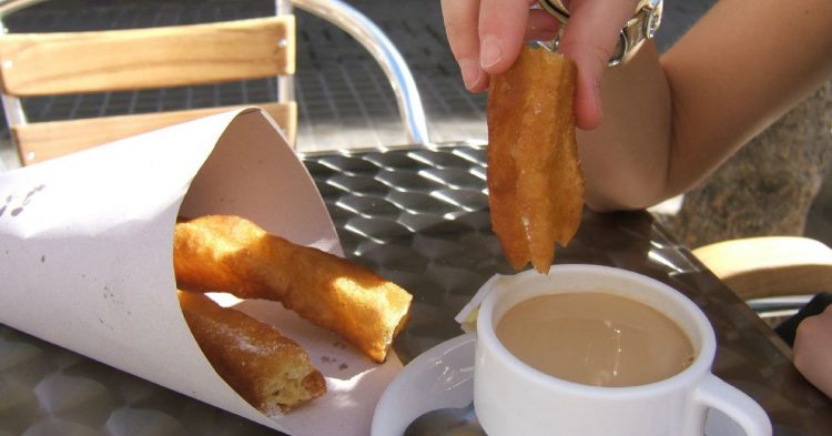 El clásico café con porras de Madrid (Flickr)