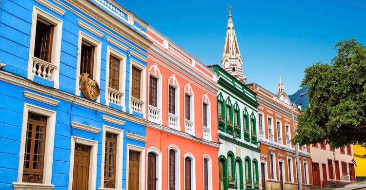 En Bogotá podrás ver coloridas casas coloniales (iStock)