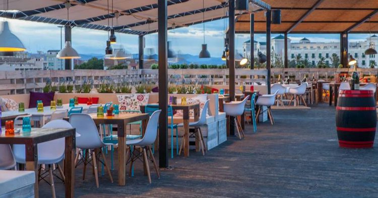 Terraza de Il Rosso Puerto en Valencia (Fuente: Facebook Il Rosso Puerto)to