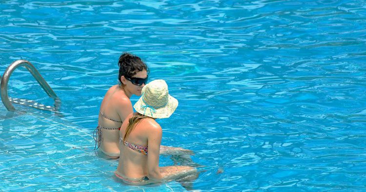 La orina provoca infecciones en la piscina (Flickr)