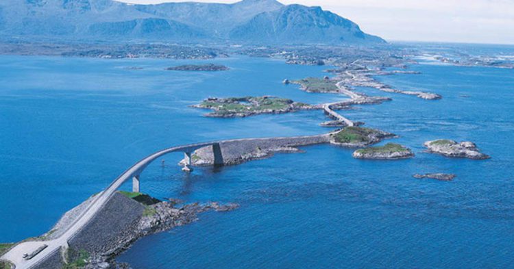 Uniendo islas en Noruega (Fuente: KULfoto.com)