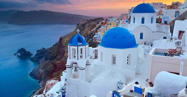 Santorini (iStock)