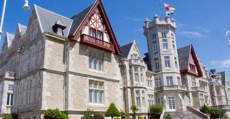 La sede de la Universidad Internacional Menéndez Pelayo es el Palacio de La Magdalena (uimp.es)