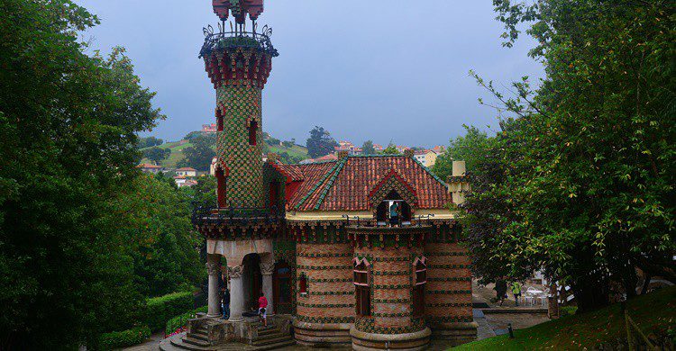 El Capricho de Gaudí en Comillas. Miguel Ángel García. (Flickr)