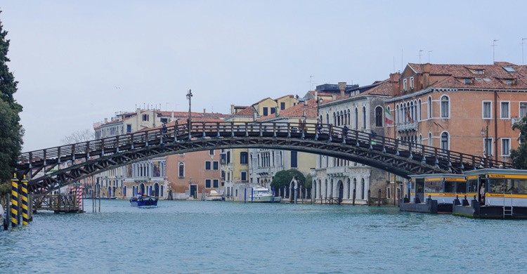 Puente de la Academia. RnDmS (iStock)