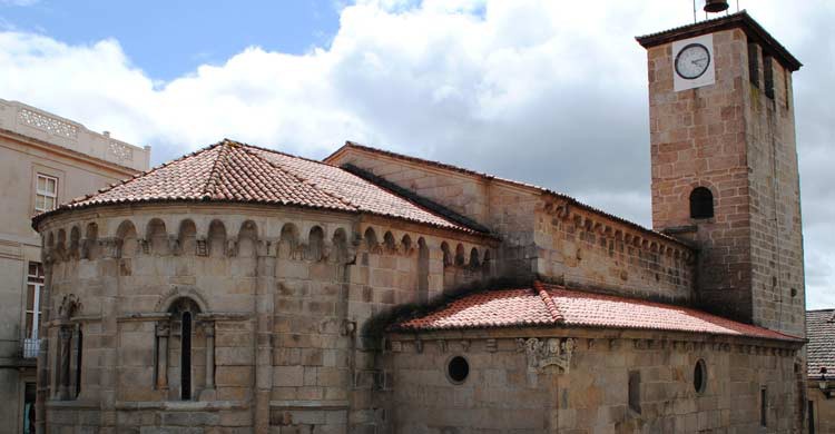 Iglesia de Santiago (wikimedia.org)