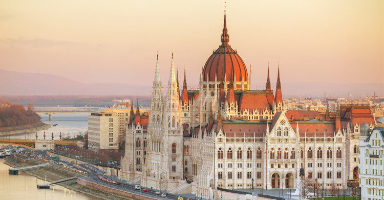 Si vas a Budapest, no te puedes perder sus famosas aguas termales. (iStock)