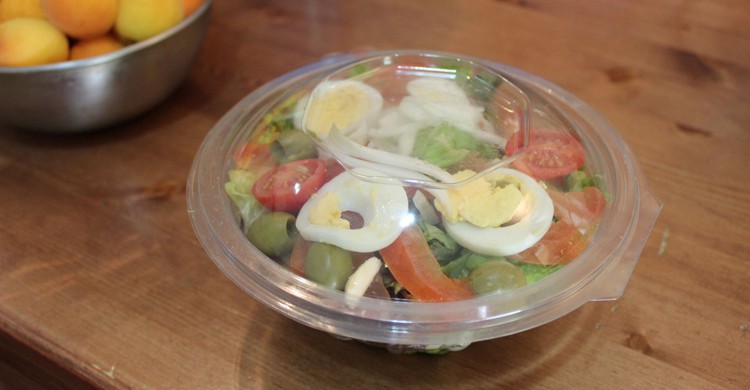 Una de las ensaladas take away (Frutal de la calle Orense, Facebook)