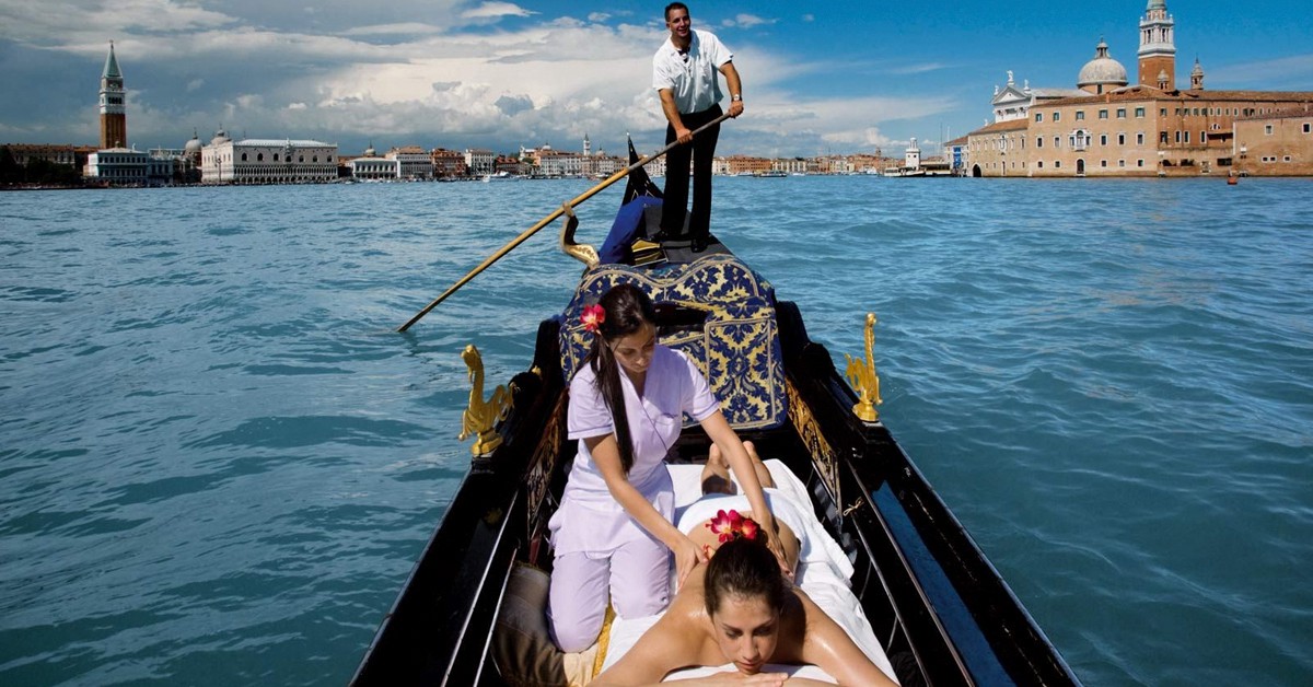 Masaje en la góndola (Belmond Hotel Cipriani, Facebook)