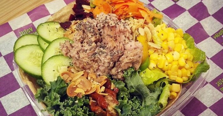 Ensalada lista para llevar (Juicy Avenue, Facebook)