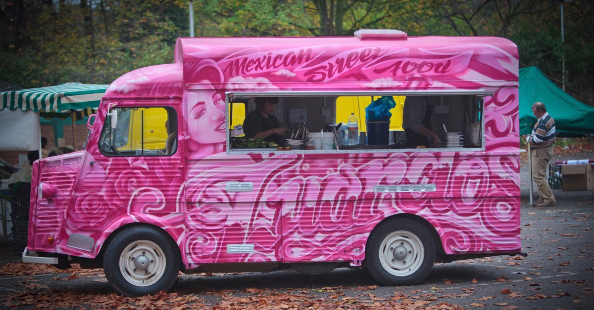 Camión rosa de Luardos (Toby Allen de Luardos, Facebook)