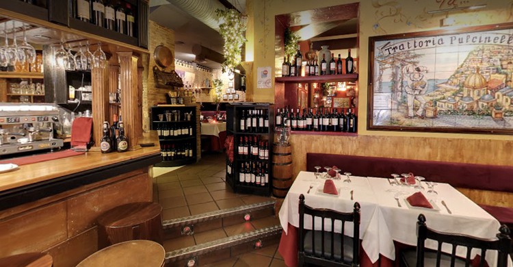 Entrada a la trattoria (Web del Gruppo Pulcinella)