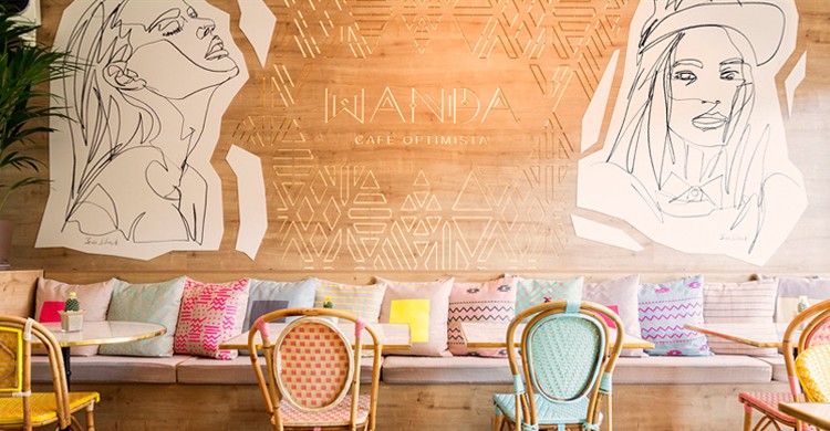 Decoración optimista (Wanda Café)