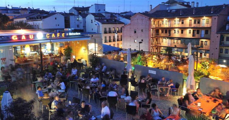 Una terraza tras una tarde de estudio (Fuente: Gaucafe.com)