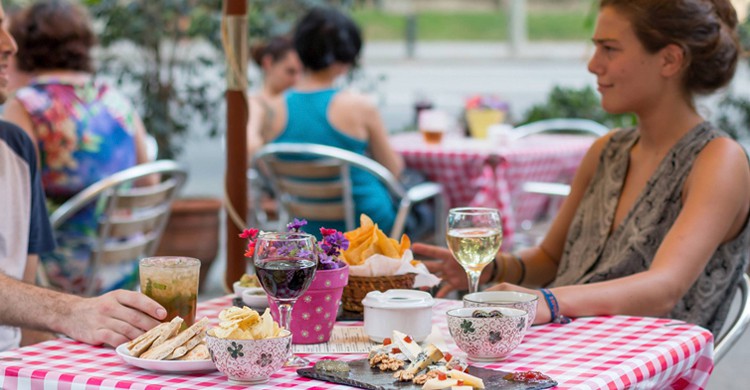 Terraza de Ítaka (Ítaka Tabernita, Facebook)