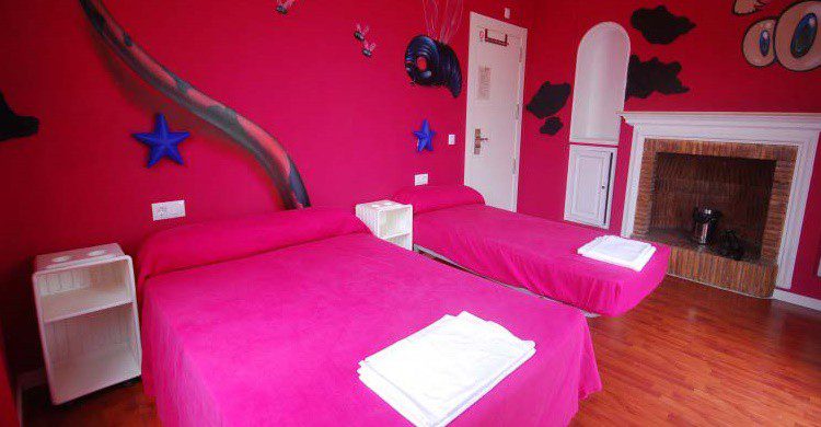 Habitación del Purple Nest (http://www.nesthostelsvalencia.com/es/).