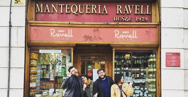 Entrada de Can Ravell (https://www.facebook.com/CanRavell1929/?ref=page_internal)