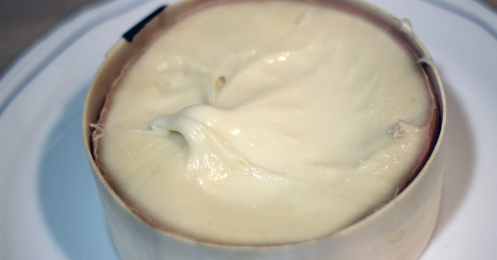 Torta del Casar abierta (Pakus Futuro Bloguero, Foter)